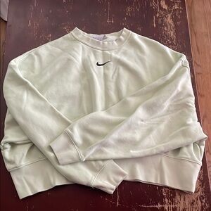 Women’s Nike sweatshirt light green xs